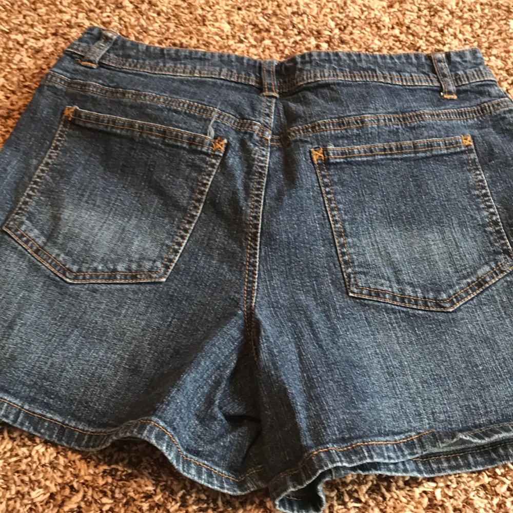 Shorts - Picture 2 of 2